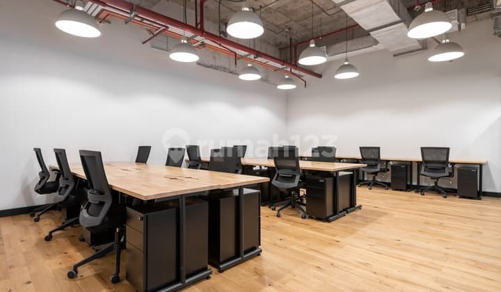 Pindah ke ruang kantor terbuka siap pakai untuk 10 orang di Signature Menara Astra_OP 10 (Office for 10 People)