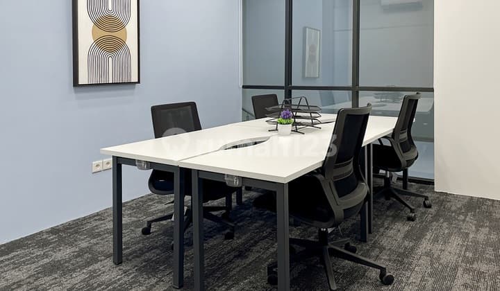 Ruang kantor pribadi sesuai kebutuhan unik bisnis Anda di HQ Delft Apartment_3 Workstations Office