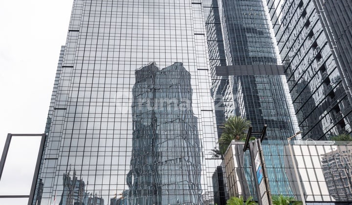 Ruang kantor terbuka dengan layanan lengkap untuk Anda dan tim di Signature Revenue Tower_OP 10 (Office for 10 People)