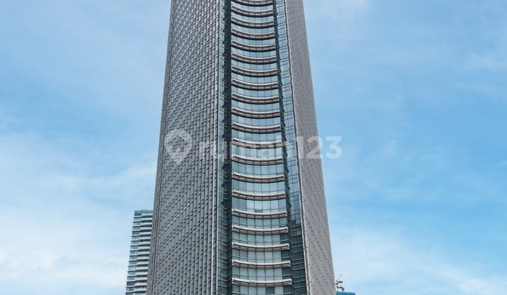 Akses satu harga ke ruang kantor profesional untuk 3 orang di Regus Menara BCA Grand_3 Workstations Office