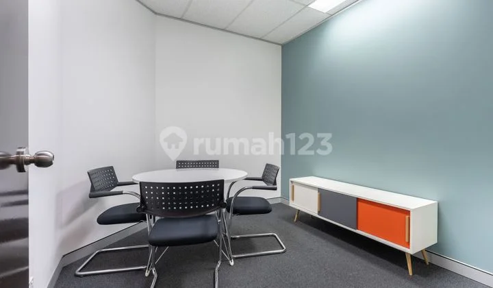 Ruang kantor pribadi untuk 4 orang di HQ Barsa City_4 Workstations Office Ruang kantor pribadi untuk 4 orang di HQ Barsa City_4 Workstations Office
