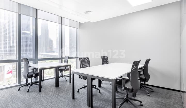 Akses satu harga ke ruang kantor profesional untuk 3 orang di HQ Jakarta, Plaza Asia_3 Workstations Office