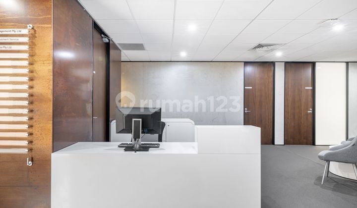 Ruang kantor pribadi berlayanan lengkap untuk Anda dan tim di Wisma KEIAI_2 Workstations Office