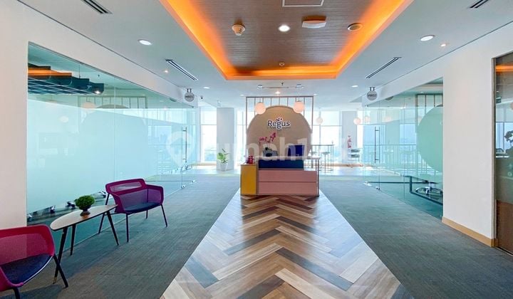 Singgah, bekerja, dan berkolaborasi di ruang rapat profesional di Regus Menara Palma Simatupang_EL (Entire Location)