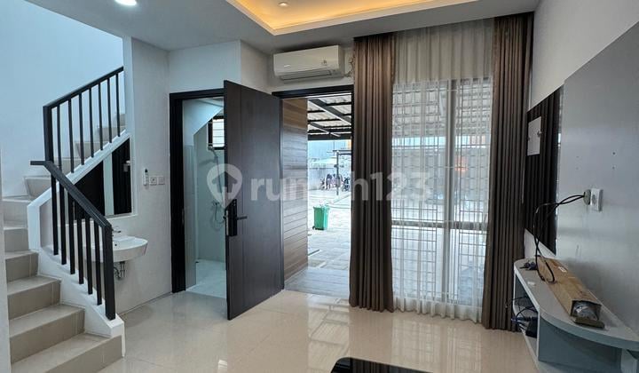 Silahkan Yg Mau Rumah Super Rapih Super Terawat dan Perfect Sampai Tembok Pun Tidak Ada yang Retak