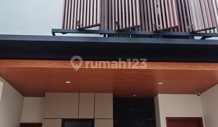 Rumah Di Palmerah Jakarta Barat 100% Baru Fasilitas Lift Di Dlm Rumah Berada Di Dalam Komplek Cluster Ada 8 Unit.harga Dr 7,25m-7,5m