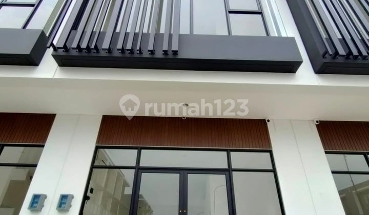 Ruko 3 lantai di Hampton Walk Gading Serpong