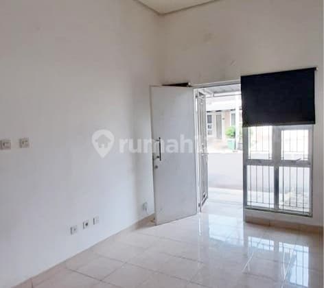 House in Paradise Serpong, Clean and Tidy, Ready to Occupy, Flood-Free, Strategic Location, Suitable for Family Living.