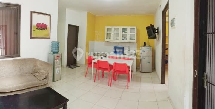 2.5-Story Boarding House Rental Income +/- 10 Million Neat Clean Strategic Location Flood-Free Ready to Continue Boarding Business