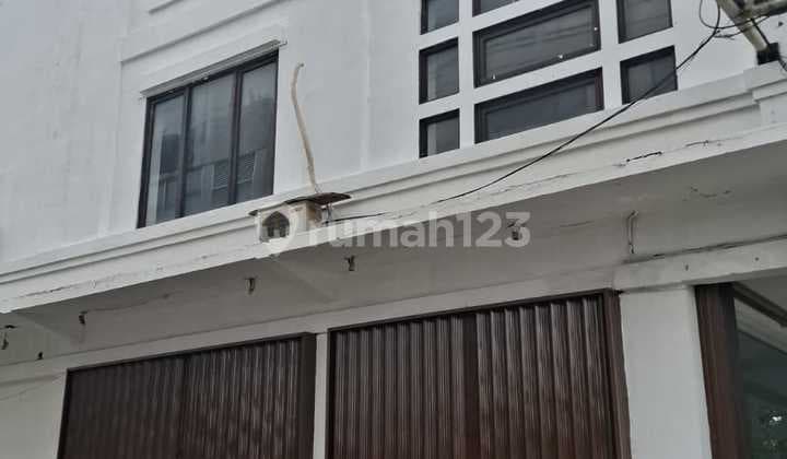 Attached Shop Ready to Occupy Strategic Location for Business Flood-Free Spacious Parking Safe Bustling Business Center SHM Melati Mas