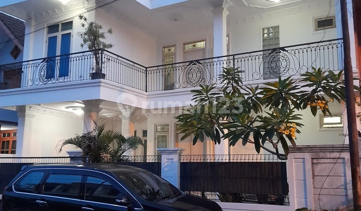 Rumah Dijual 2 Lantai Siap Huni Tengah Kota Lingkungan Tenang Shm Bebas Banjir Bsd