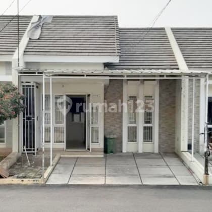 House in Paradise Serpong, Clean and Tidy, Ready to Occupy, Flood-Free, Strategic Location, Suitable for Family Living.