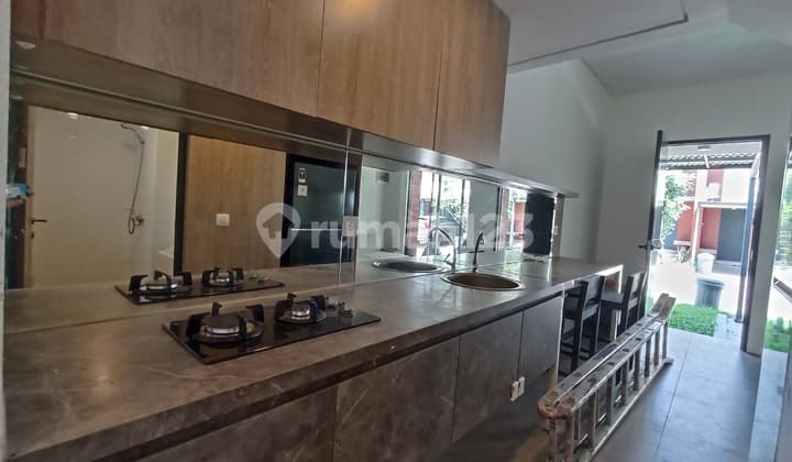 Dekat Pasar Intermoda BSD Aeon Mall Pusat Bisnis dan Kuliner Stasiun Cisauk Siap Huni Bersih Aman Nyaman One Gate System Freja House BSD