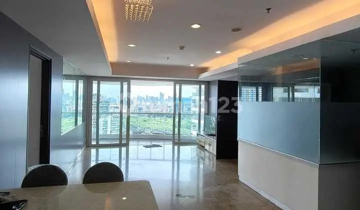 Disewakan 3 Br Apartemen Royale Springhill Residence