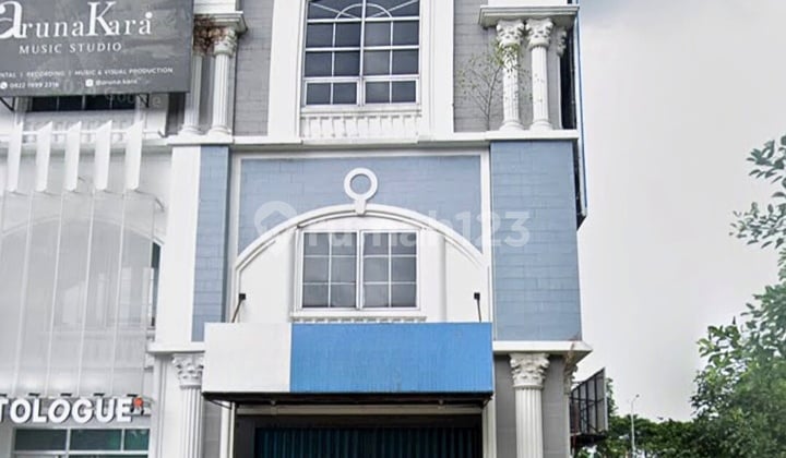 Bolsena Shop House Facing Road Hoek 3 Floors in Gading Serpong