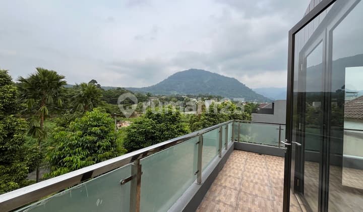 Disewakan Rumah Furnished dengan Kolam Renang Pemandangan Gunung di Sentul City Bogor