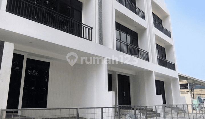 Di Jual Ruko Baru Taman Ratu 3.5Lantai ,6X12,5 Rooftop,Bisa Buat Tempat Tinggal dan Usaha Lokasi Strategis Jl.boulevard Taman Ratu, Duri Kepa ,Jakarta Barat#Hamdan