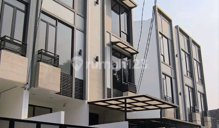 Di Jual Rumah Baru Kedoya 3,5 Lantai 3,1X11,7 Atap Rooftop Lokasi di Kedoya Selatan, Kebon Jeruk, Jakarta Barat Strategis Dekat dengan Komplek Kedoya Baru.#Hamdan
