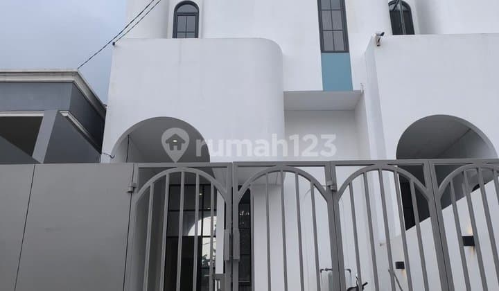 Di Jual Rumah Baru Kreo 2,5 Lantai 5,5X25 Little Santorini Model Mezanine Loft Dalam Komplek Lokasi di Joglo, Kreo, Larangan, Kota Tangerang.#Hamdan