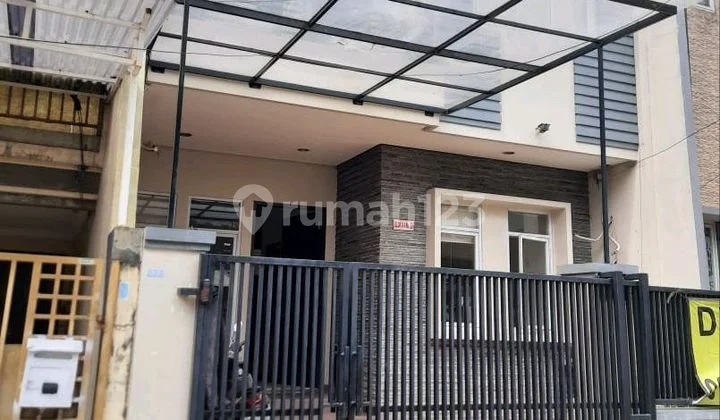 For Sale: 3-Story House, 7x18m², Ready to Live In, Well-Maintained and in Good Condition, Located Inside Taman Ratu Complex, Dahlia Street, Duri Kepa, Kebon Jeruk, West Jakarta. #hamdan