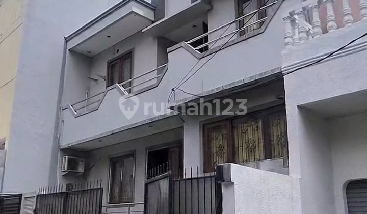 For Rent: 2-Story House in Tomang, 9x15m², Flood-Free, Still Good and Well-Maintained. Location: Tomang Rawa Kepa, Grogol Petamburan, West Jakarta. #Hamdan