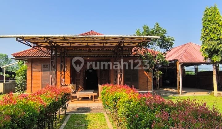 Di Jual Rumah Kemang Pabuaran Lt 25X65 Desain Klasik Tanah Luas dan Lebar Lokasi di Jl Raya Desa Pabuaran, Kemang, Bogor, Jawa Barat, Strategis Tepat di Tepi Jalan Raya Desa