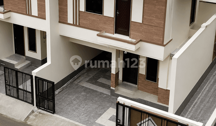 For Sale New 2.5-Story House. 8x13m² Strategic Location in Front of a Field and Close to Tandur, Duri Kepa, Kebon Jeruk, West Jakarta #hamdan