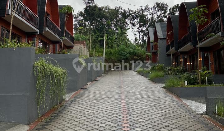 Villa 2 Lantai Dekat Taman Safari Prigen Pandaan