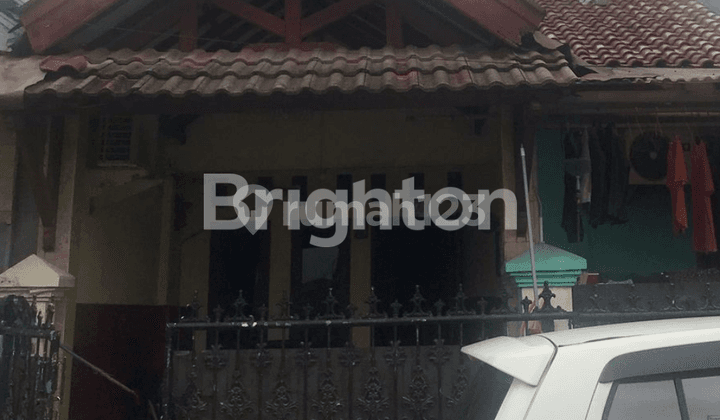 For quick sale: House directly opposite the field in Bumi Mutiara, ideal for new small families.