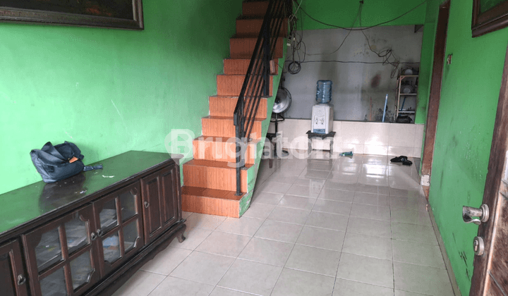 Beli rumah 1 lantai bonus kontrakan 3 dan garasi 3 mobil