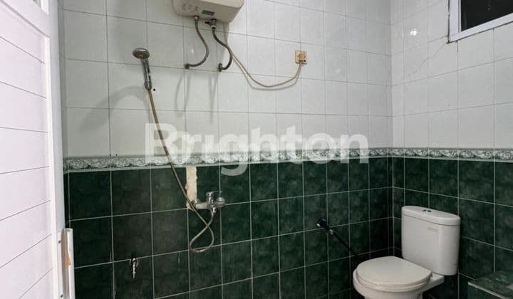 rumah disewakan Luas Tanah 180 interiornya lapang