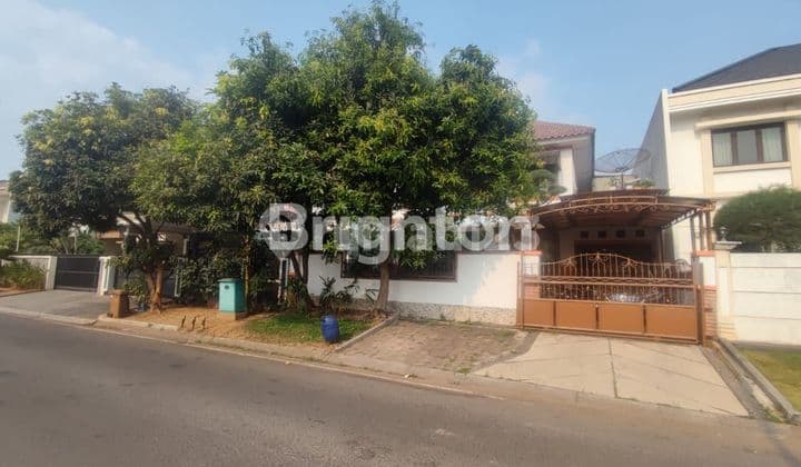 jual cepat Rumah 2 lt di boulevard Kota Wisata cocok untuk usaha cafe