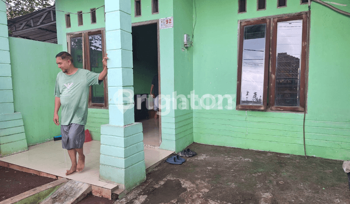 Beli rumah 1 lantai bonus kontrakan 3 dan garasi 3 mobil