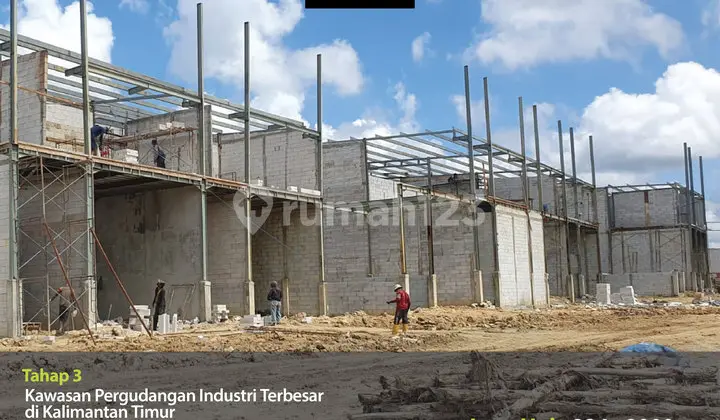 2-story shop house + warehouse in a 24-hour gated area, flood-free.