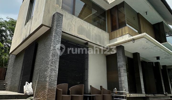 Rumah Mewah Dengan Kolam Renang Di The Green Bsd