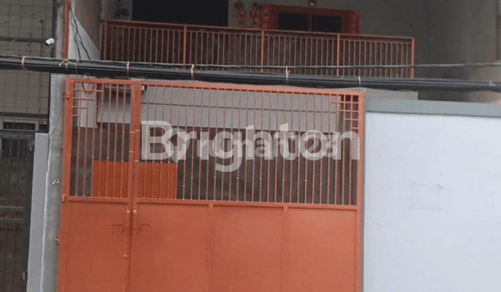 3-Story House in Vika Mas Kapuk Muara, North Jakarta