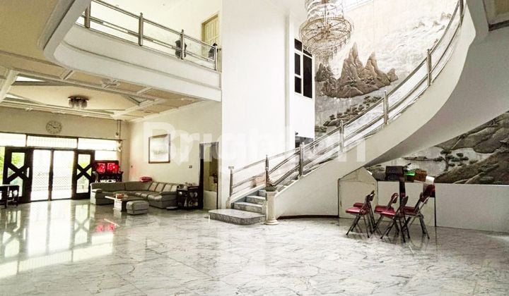 RUMAH LUAS MEWAH DI RAYA DHARMA HUSADA INDAH BAGIAN TIMUR SURABAYA