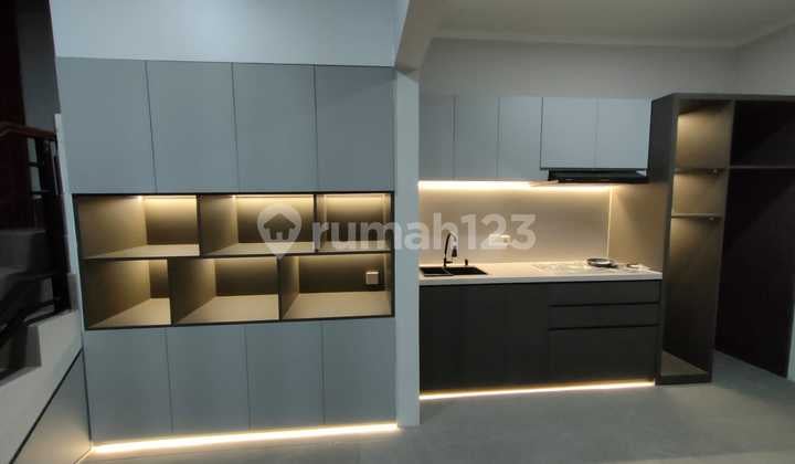 Barang Langka! For Sale Rumah Semi Furnished di Tatar Banyak Sumba Kota Baru Parahyangan