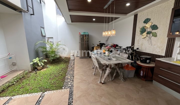 Rumah Semi Furnished Di Tatar Favorit Dikelilingi Danau Di Kota Baru Parahyangan Bonus Kitchen Set & Backyard Cantik