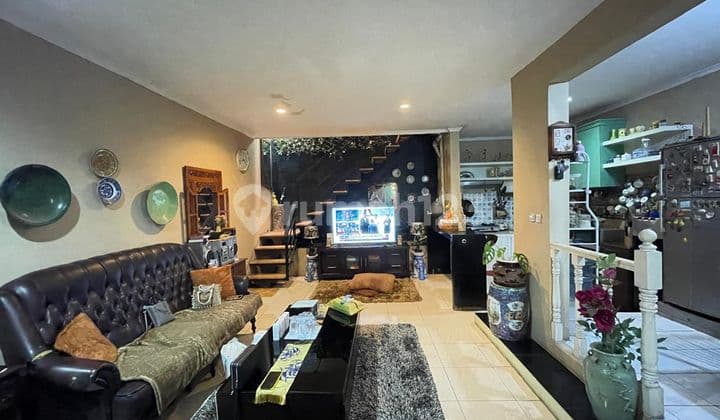 Turun Harga 300 Juta Khusus Bulan Desember! Rumah 2 Lantai + Rooftop Full Renov & Full Furnished Di Kota Baru Parahyangan