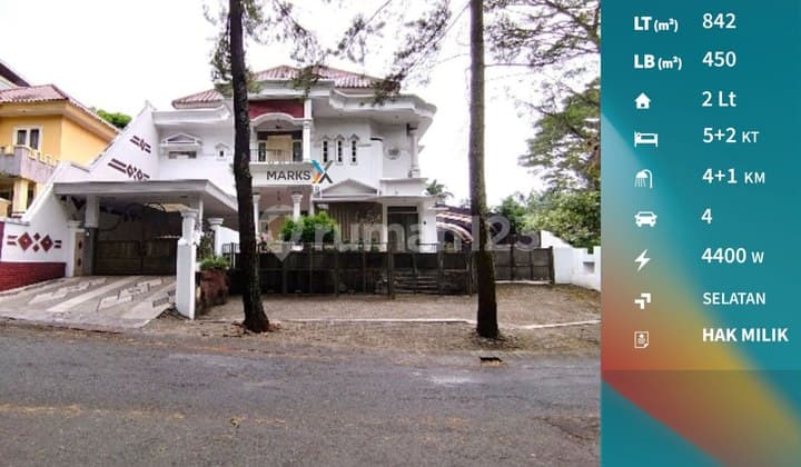 Ready-to-Occupy Luxury House, on Raya Boulevard Riverside, Malang