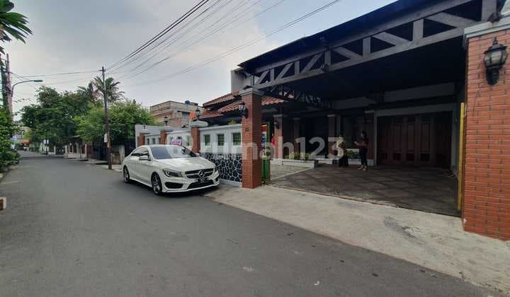 Rumah Mewah + Kolam Renang 13 Jt-an/meter Semi Villa Tengah Kota