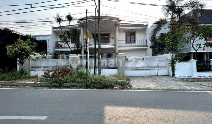 Rumah Mewah Di Area Komplek Tebet, Akses Lebar