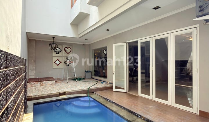 Tebet Timur - Rumah Mewah Furnished (Akses 2 Mobil)