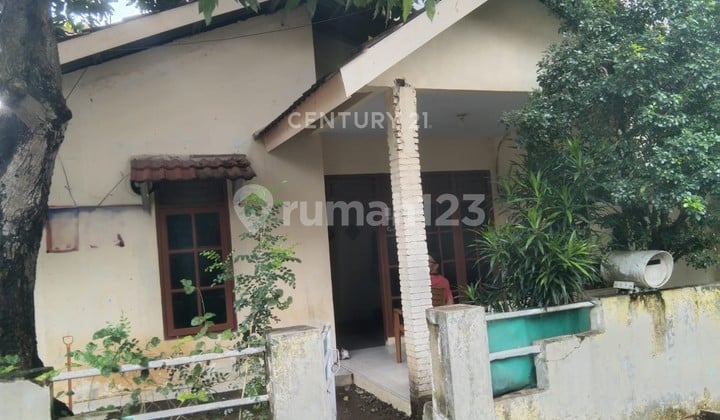 A Minimalist Residence at Bu Bumi Serang Damai