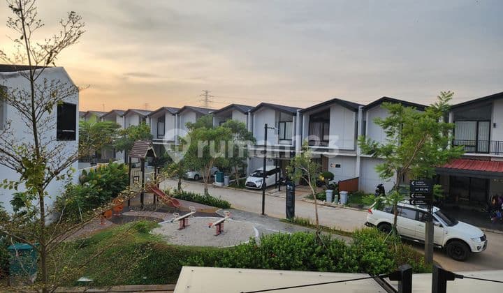 Di Sewakan Rumah 2 Lantai Cluster Waterfront Lippo Cikarang Murah Dan Bagus