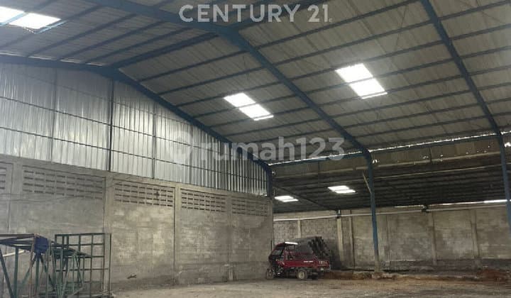For Rent: New and Affordable Warehouse in Strategic Location, TKI Wing