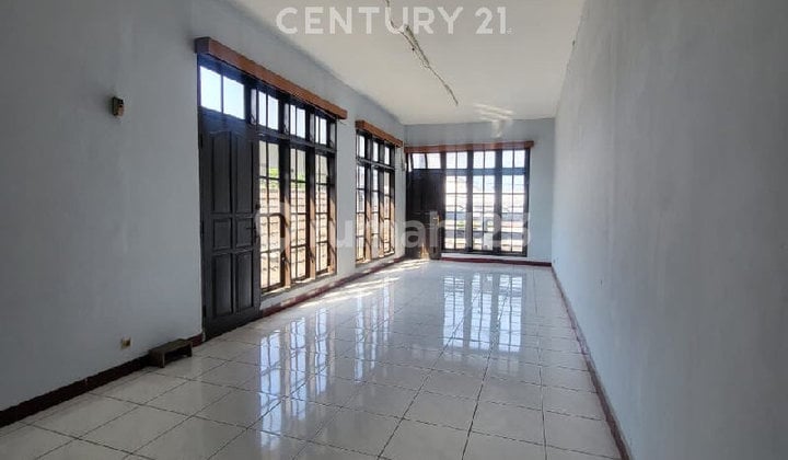 Main Road Antapani House Suitable for Strategic Office