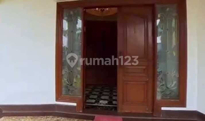 Di Jual.rumah Tiga Lantai di Permata Buana Kembnagan Jakbar