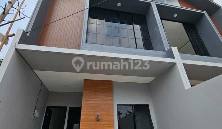Di Jual Rumah Tiga Lantai Jl Penyelesain Tomang 11 Kembangan Selatan Jakbar Dki
